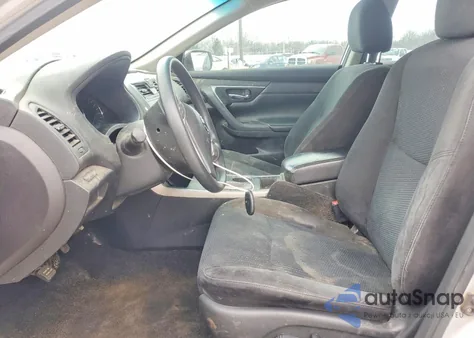 2015 Nissan Altima 2.5 z USA, uszkodzony, nr VIN 1N4AL3AP8FC272169